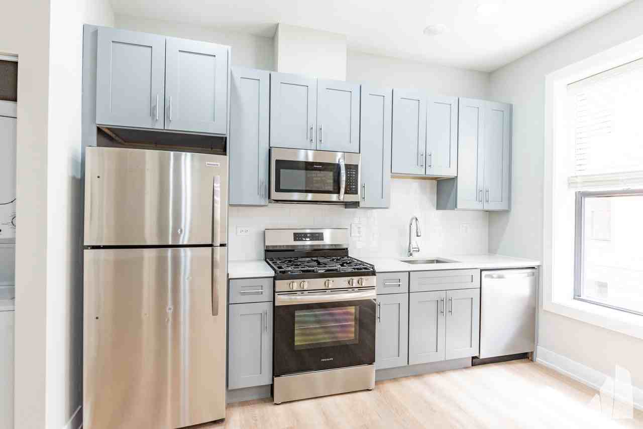 428 W Belden Ave #432-02 - Photo 4 of 13