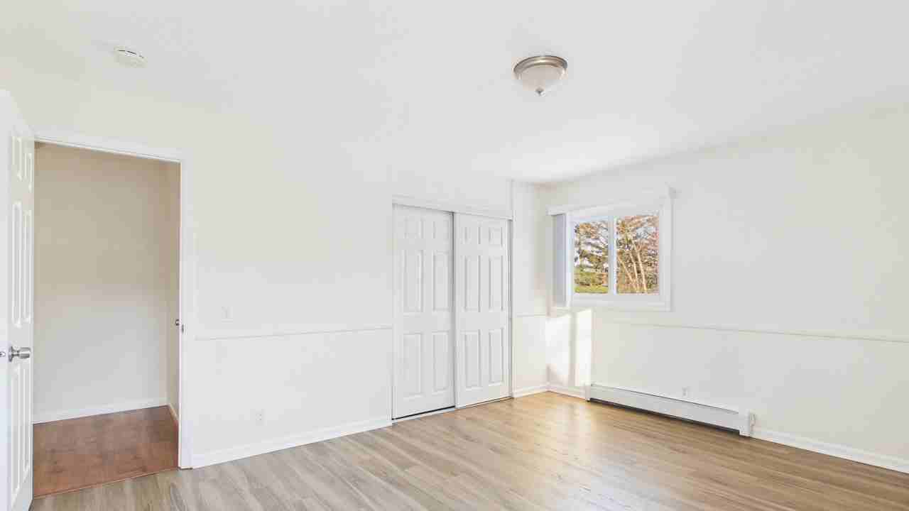 Oakridge Grand Apartments - Photo 2 of 21