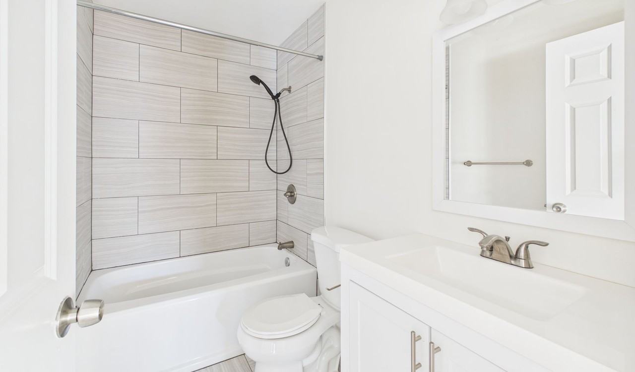 Oakridge Grand Apartments - Photo 4 of 21