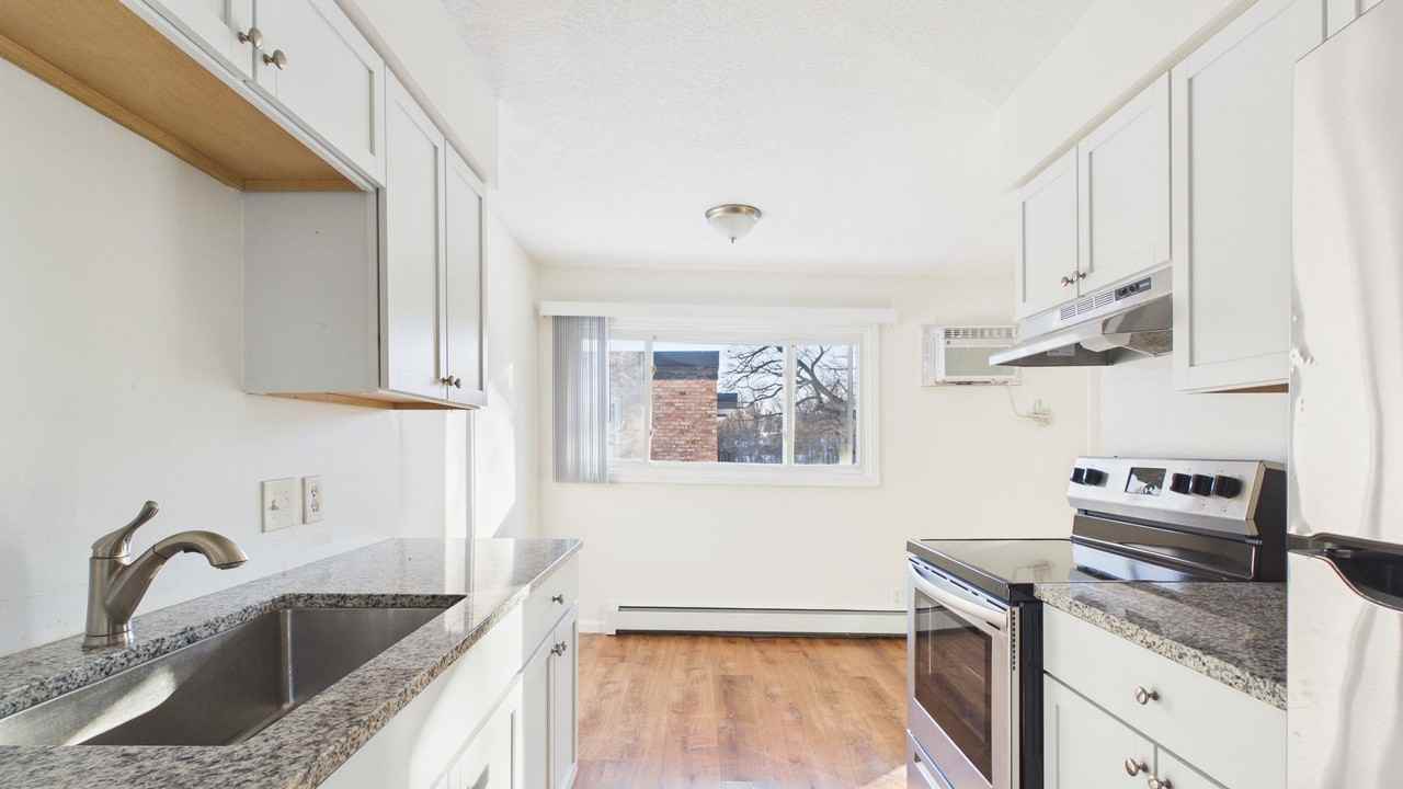 Oakridge Grand Apartments - Photo 5 of 21
