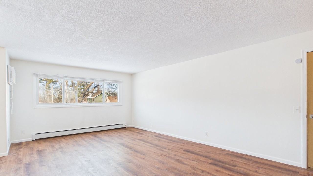34 Grand Apartments - Photo 4 of 21