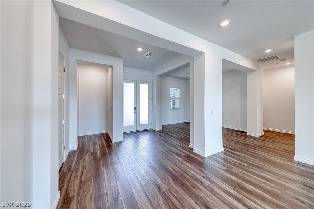 968 Woodburn Ln - Photo 4 of 42