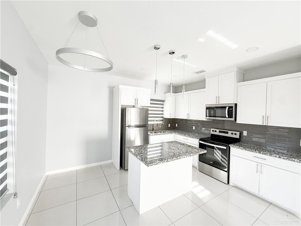 1602 Angelina Dr #1 - Photo 4 of 13