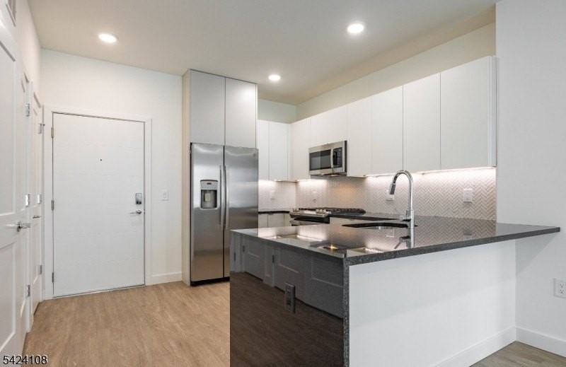 558 Market St - Photo 4 of 17
