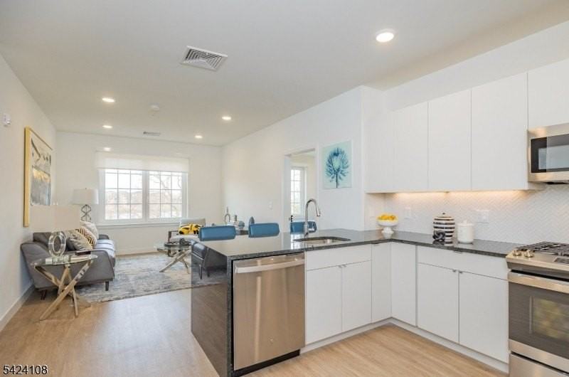 558 Market St - Photo 5 of 17