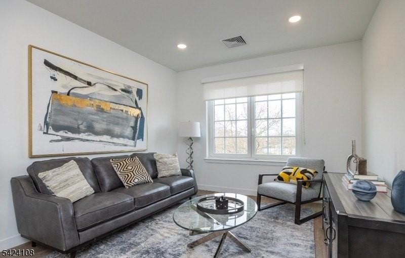 558 Market St - Photo 7 of 17