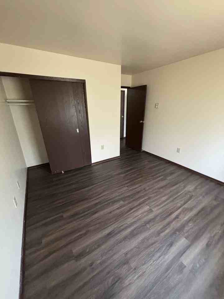 7501 W. Green Tree Rd. - Photo 3 of 14