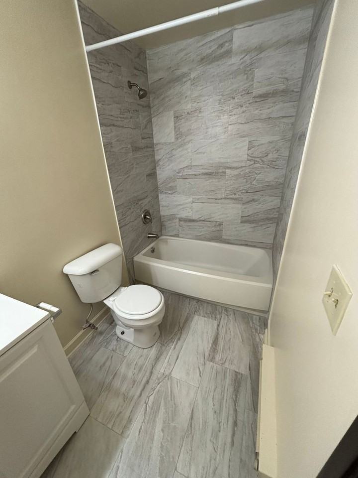 7501 W. Green Tree Rd. - Photo 4 of 14