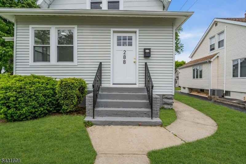 288 Harrison St - Photo 4 of 37
