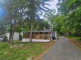 featured image of 10 Shawnee Rd