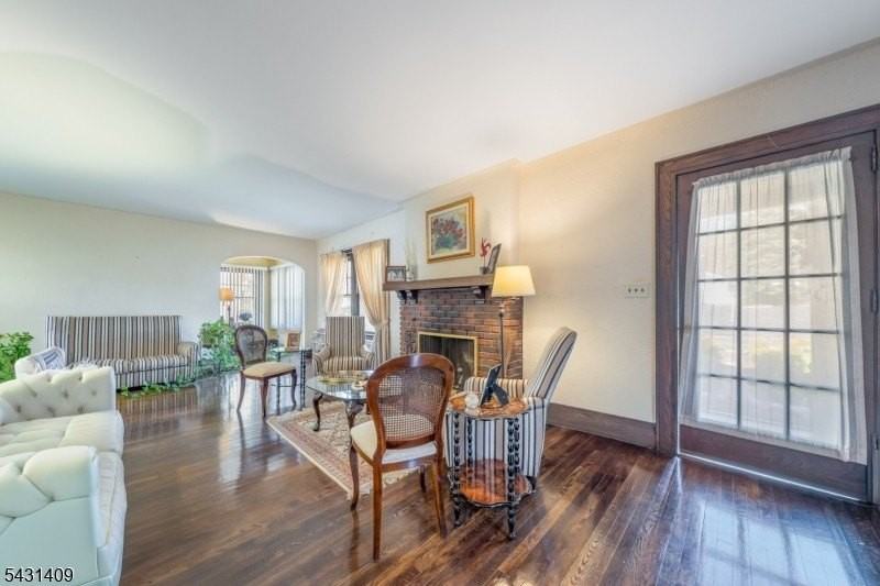 366 Gregory Ave - Photo 3 of 44