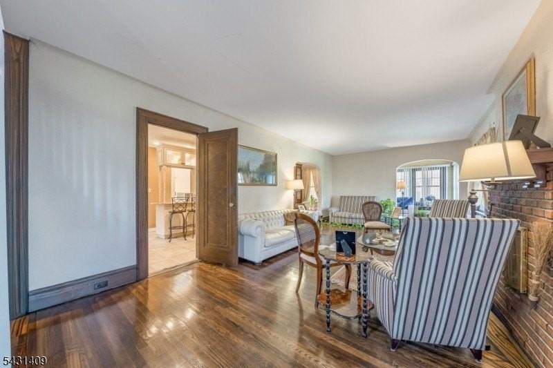 366 Gregory Ave - Photo 6 of 44