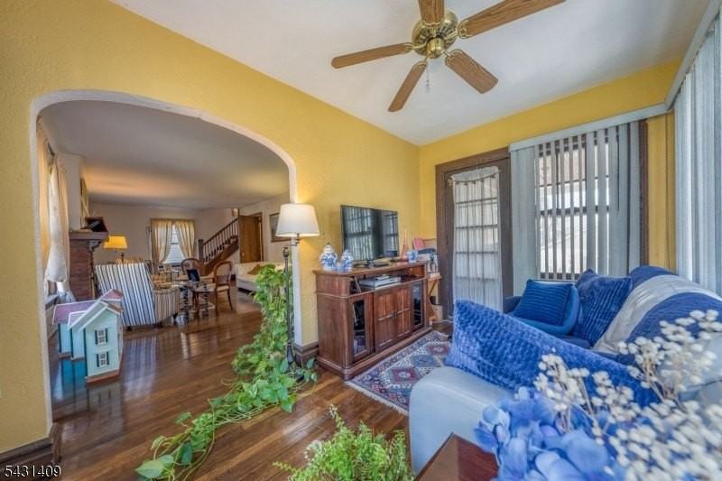 366 Gregory Ave - Photo 7 of 44