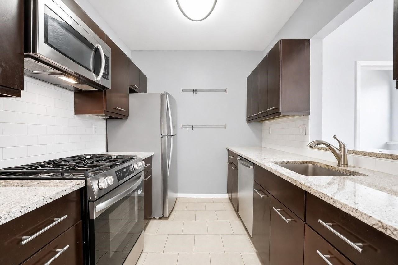 501 Adams St #4E - Photo 4 of 14