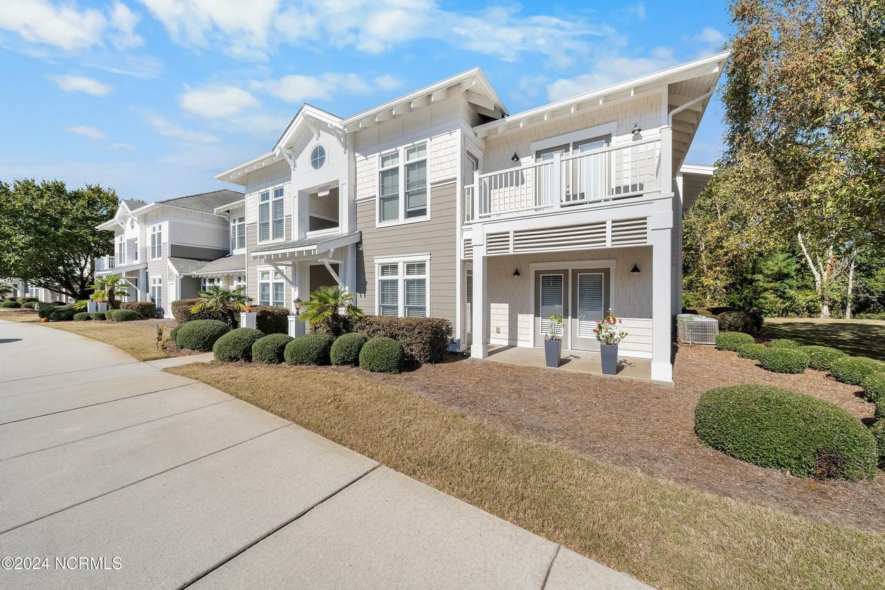 2537 St James Dr #807