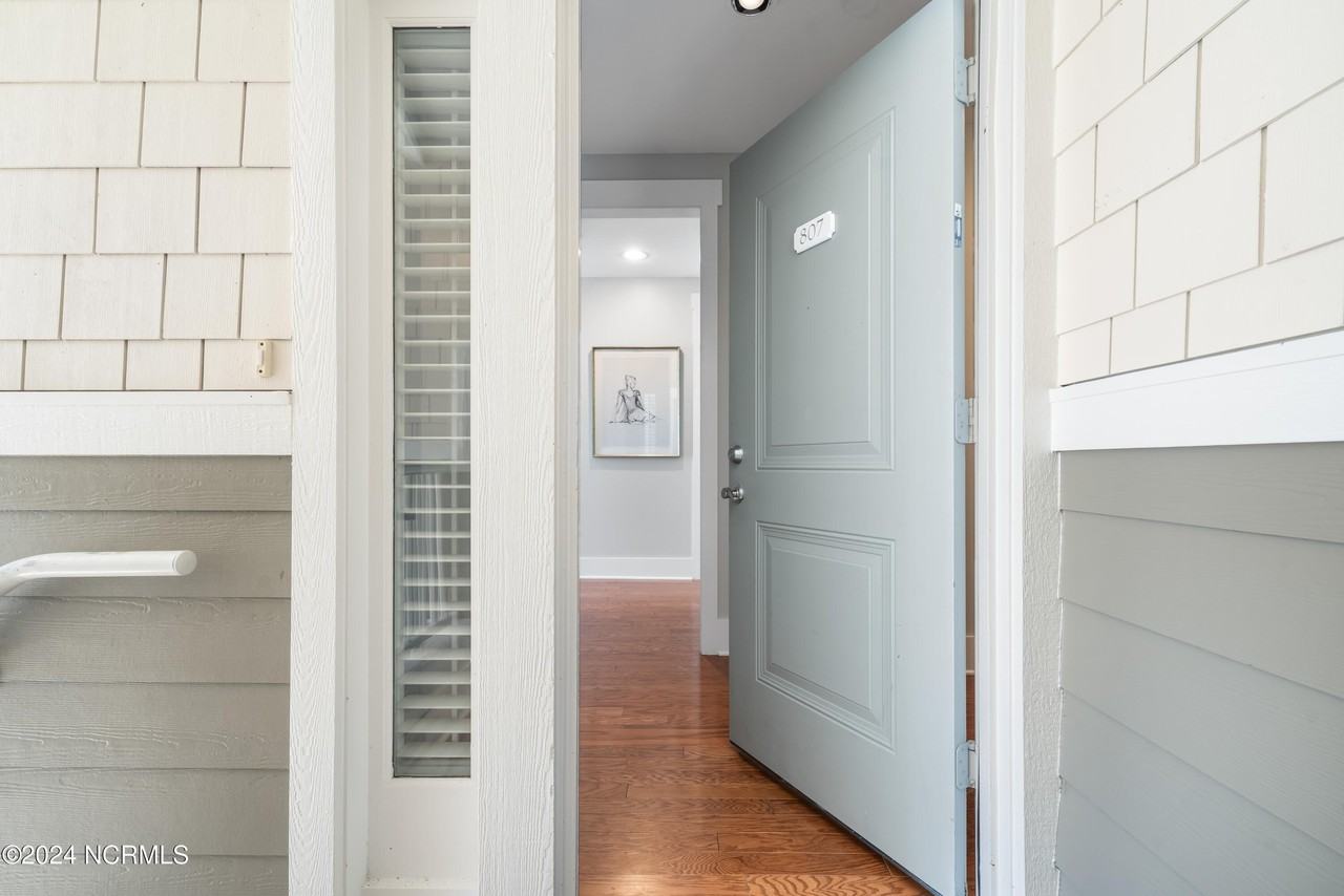 2537 St James Dr #807 - Photo 4 of 37