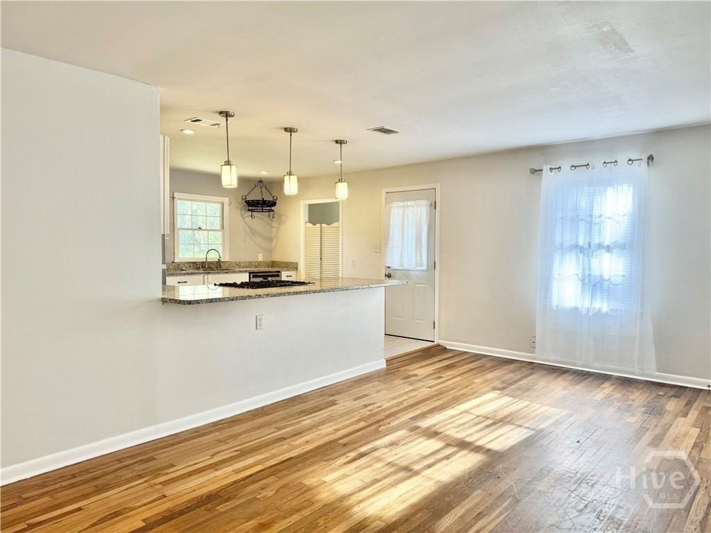 1714 E 60th St - Photo 4 of 16