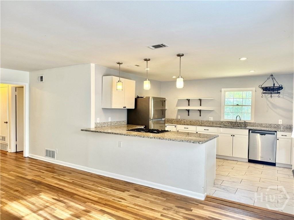 1714 E 60th St - Photo 6 of 16