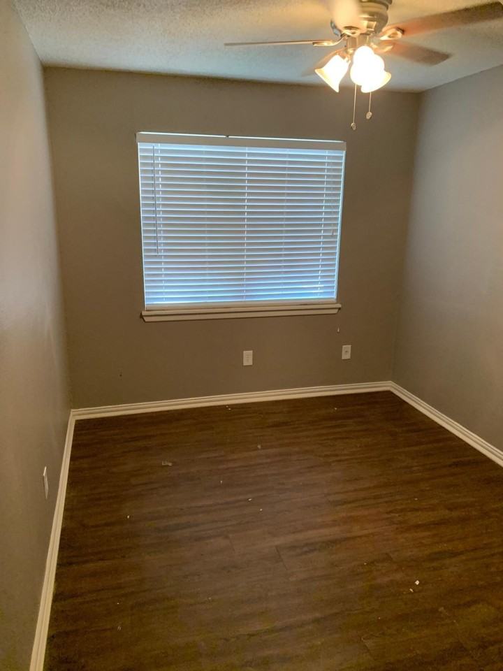 4534 Marshall St - Photo 5 of 14