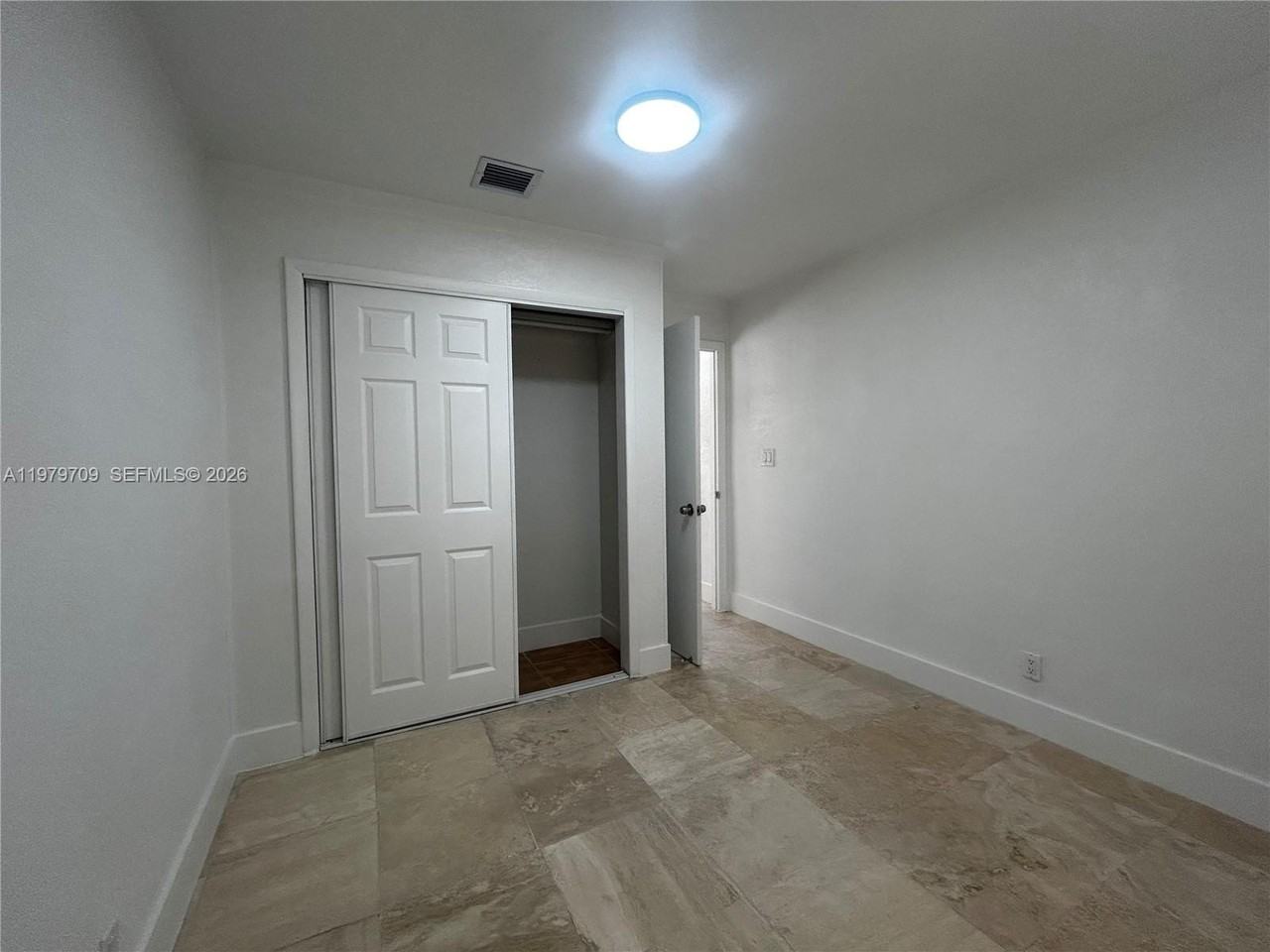 916 Sw 10th St #1-3 - Photo 7 of 19