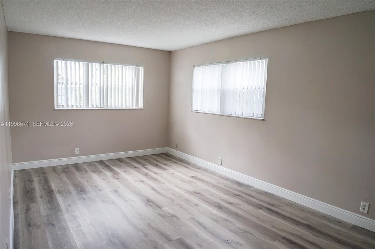 4280 Woodside Dr #12 - Photo 2 of 23