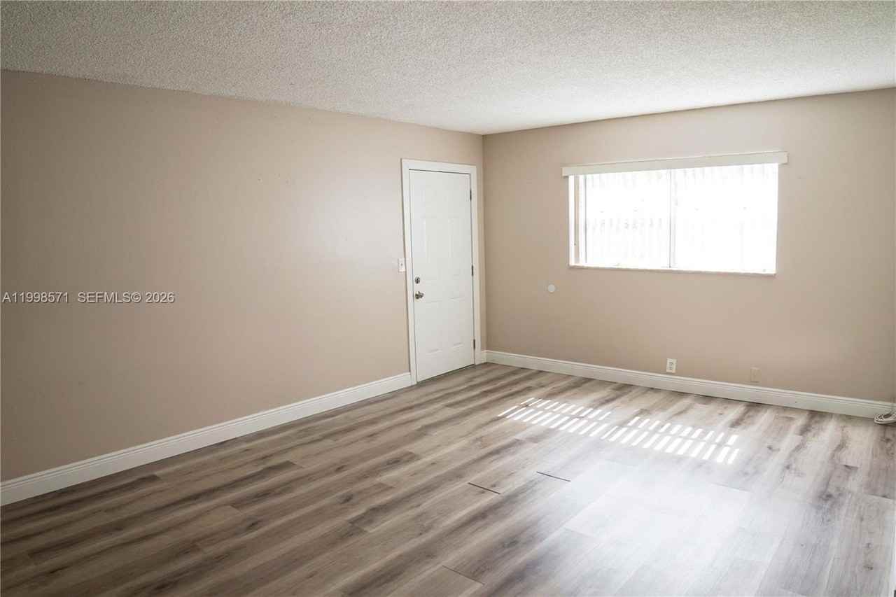 4280 Woodside Dr #12 - Photo 4 of 23