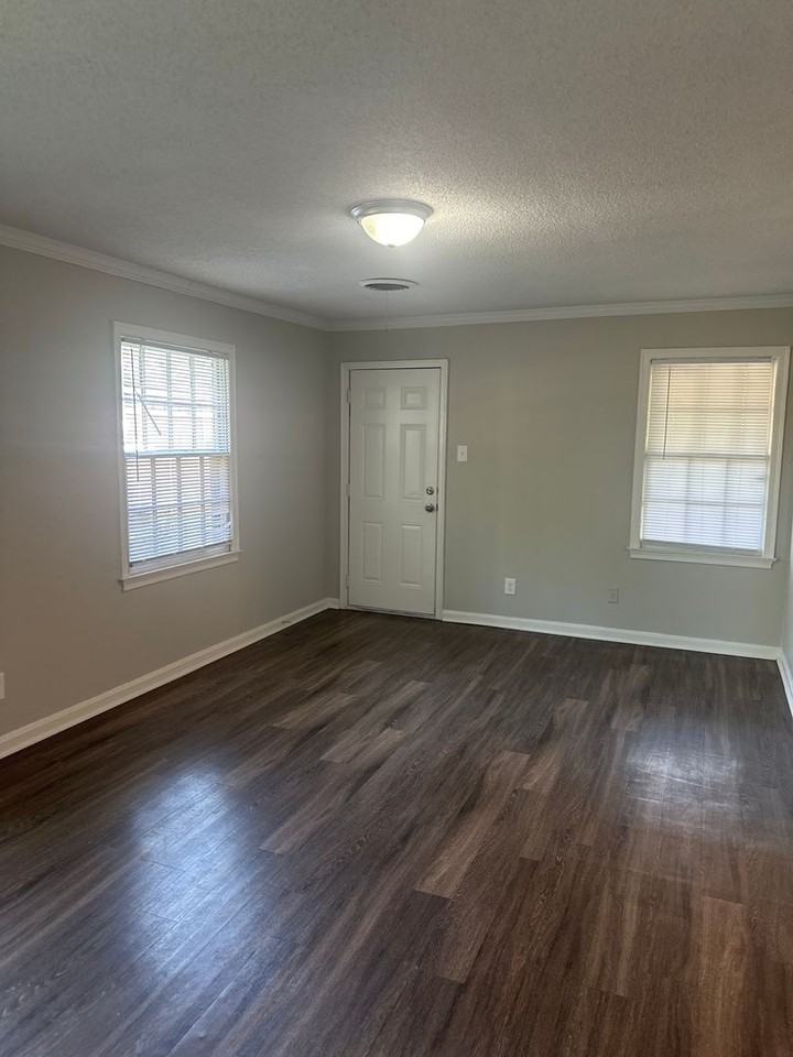 1240 Robin Hood Ln - Photo 2 of 12