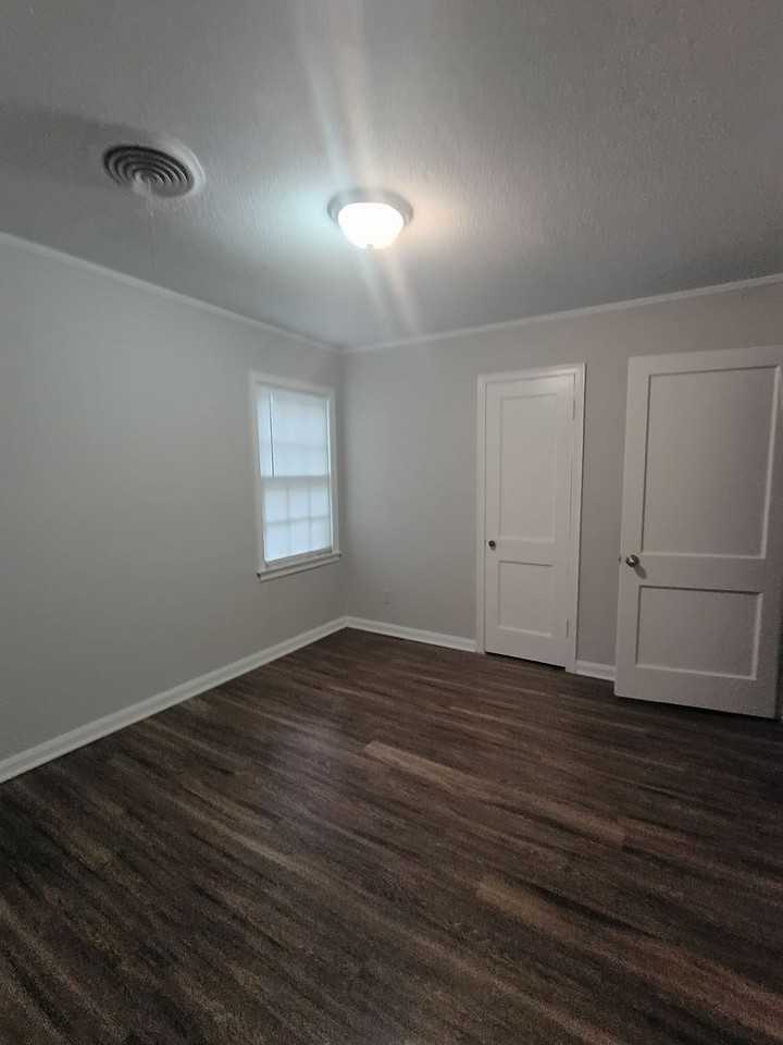 1240 Robin Hood Ln - Photo 6 of 12