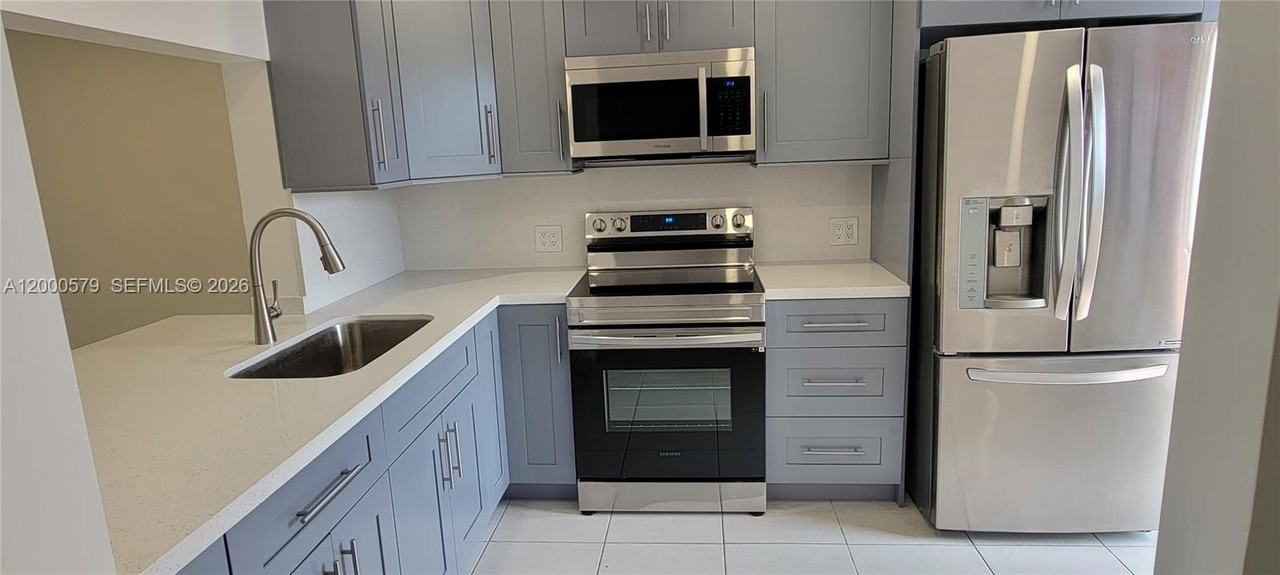 441 Ne 195th St #406 - Photo 2 of 8