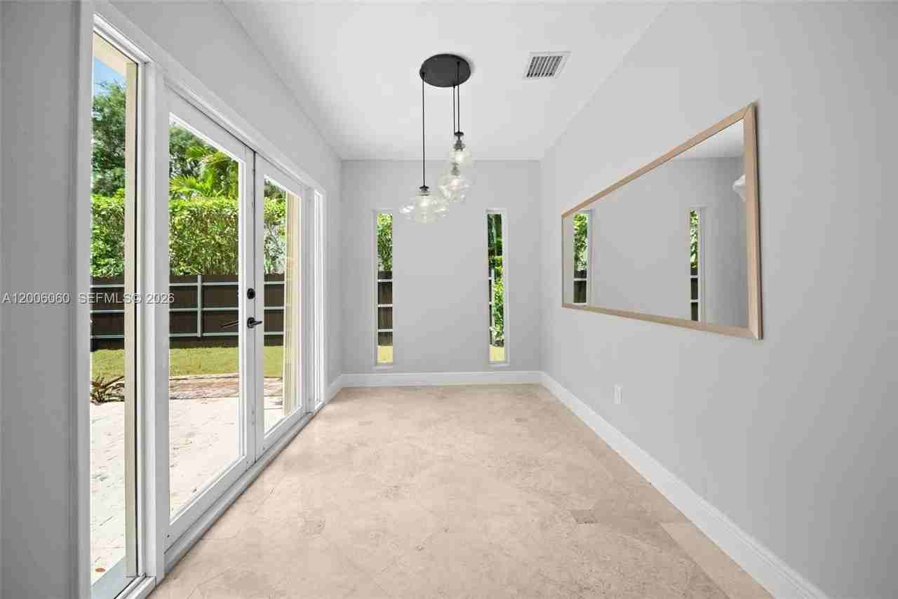 11222 Ne 9th Ave - Photo 7 of 14