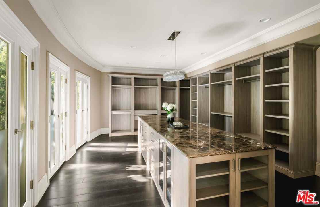 1350 Benedict Canyon Dr - Photo 3 of 8