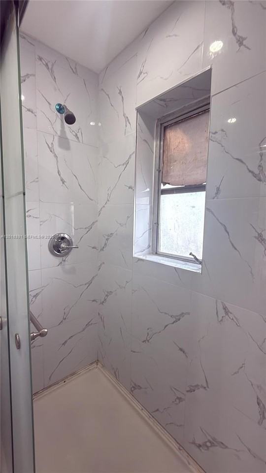 133 Nw 43rd Pl #B - Photo 3 of 25