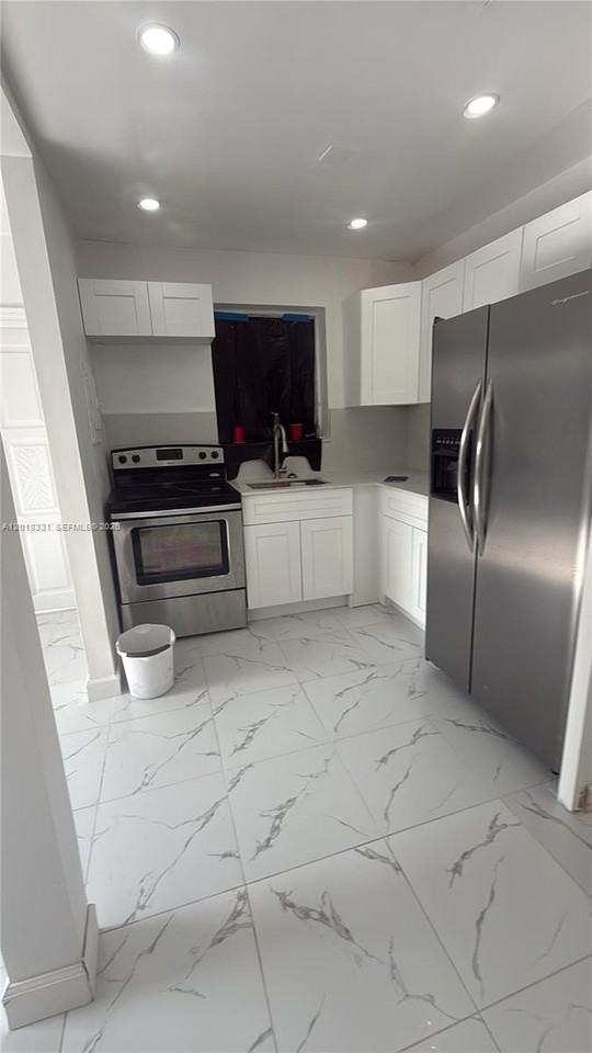 133 Nw 43rd Pl #B - Photo 6 of 25