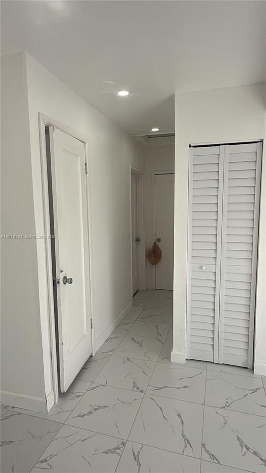133 Nw 43rd Pl #B - Photo 7 of 25