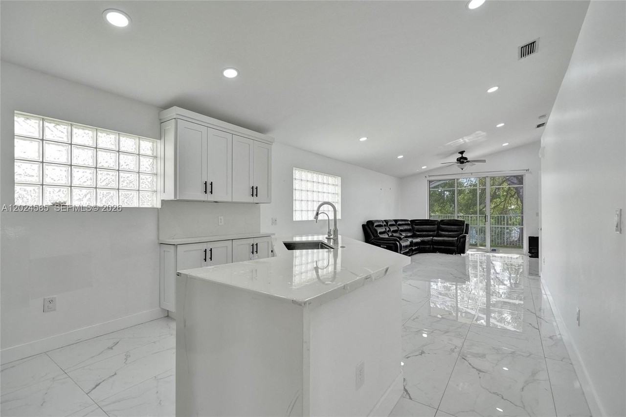 4108 Sapphire Ter - Photo 6 of 33