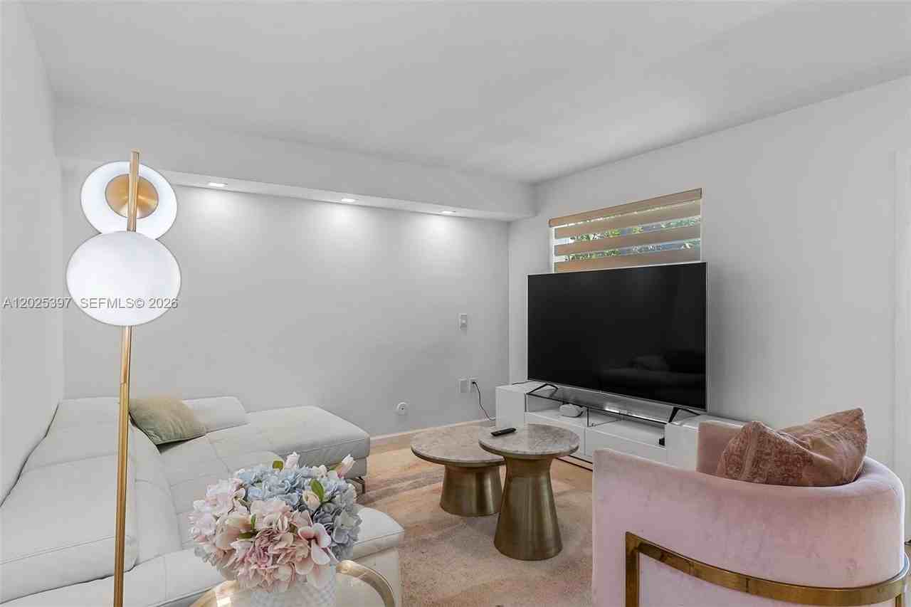 7140 Sw 55th Ter W - Photo 5 of 25