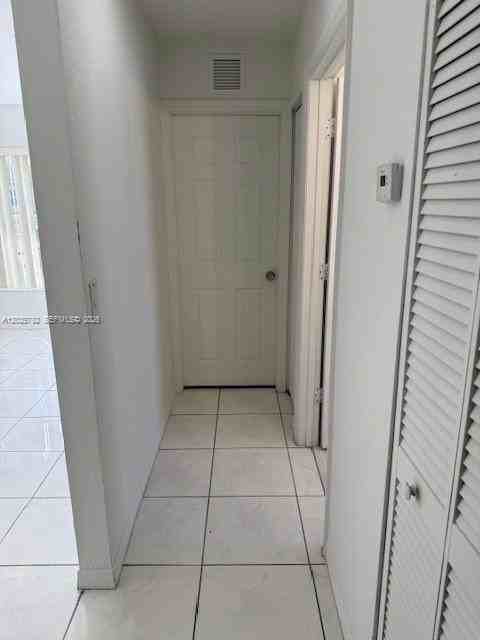 708 Sw 9th St #708 - Photo 4 of 7