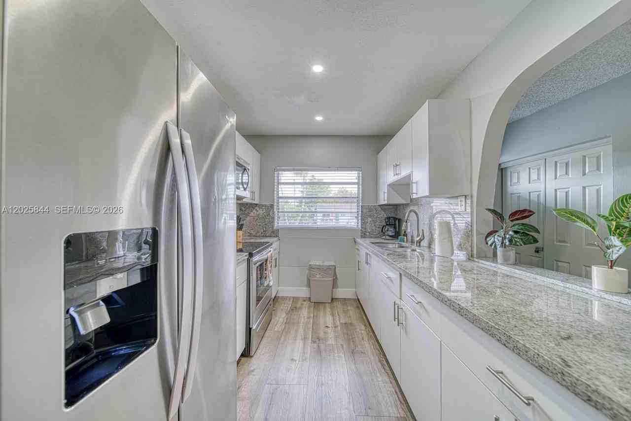 7620 Sw 21st St #7620 - Photo 3 of 19