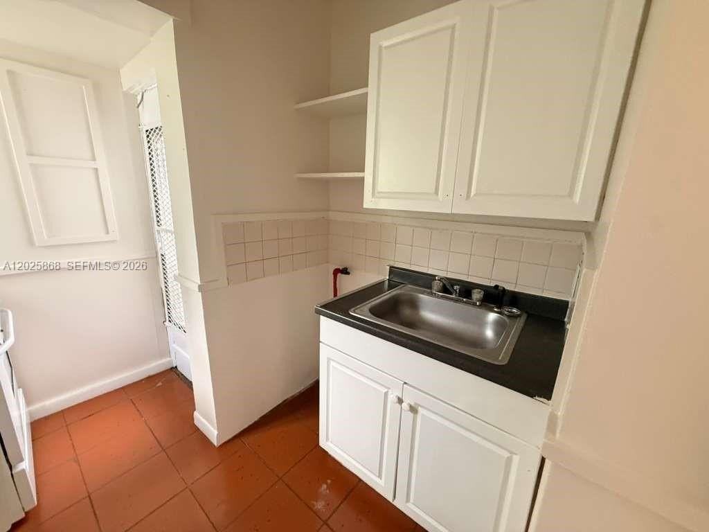 1919 Sw 2nd St #B - Photo 7 of 12