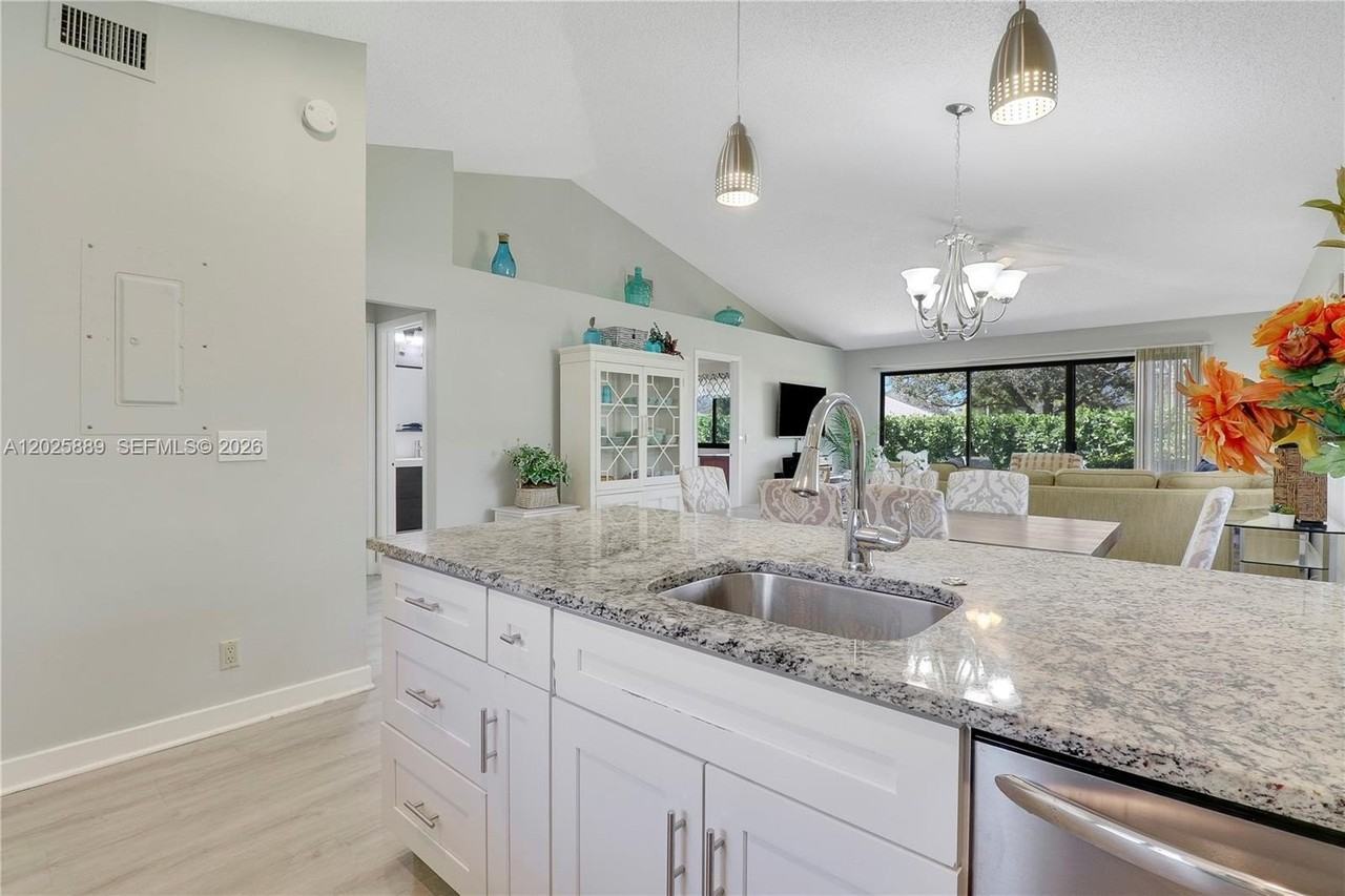105 Club Dr #105 - Photo 6 of 25