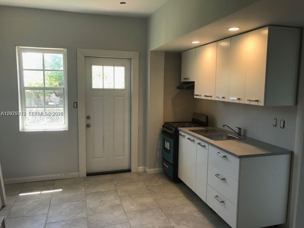 2224 Sw 11th St #3 - Photo 3 of 15