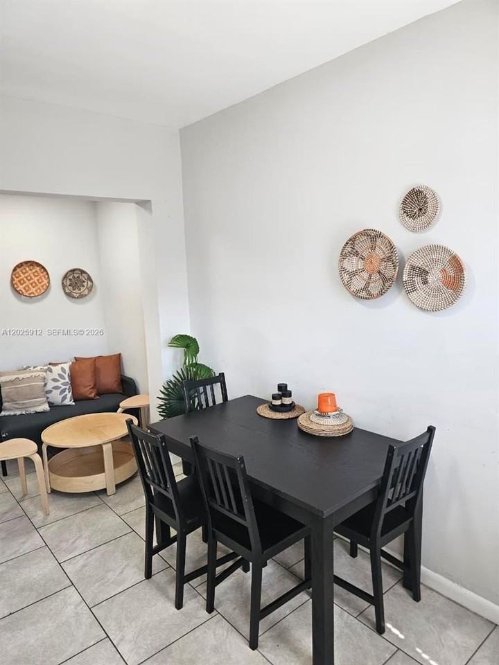 2224 Sw 11th St #3 - Photo 6 of 15