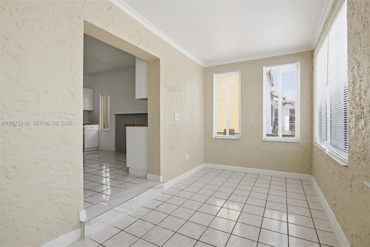 1743 Sw 17th St #1 - Photo 6 of 32
