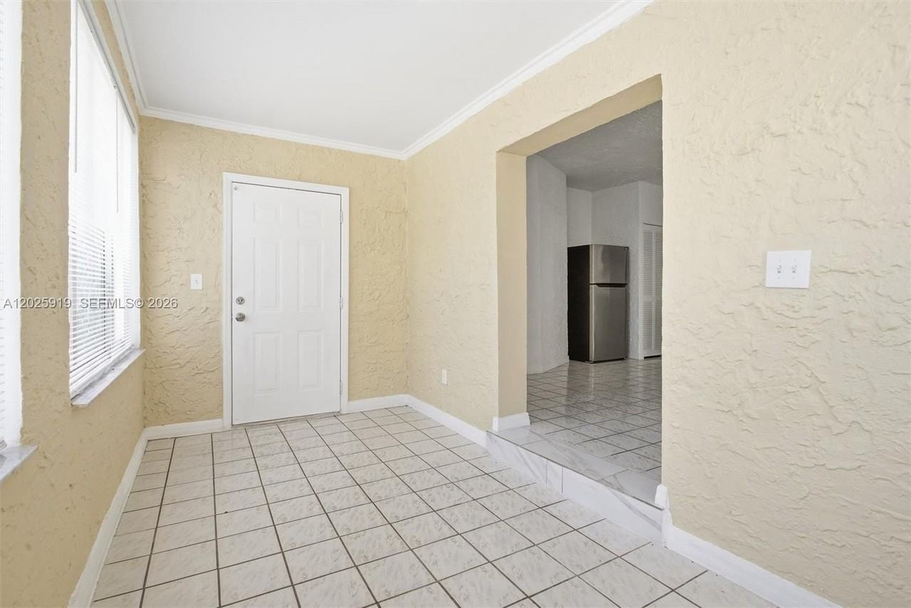 1743 Sw 17th St #1 - Photo 7 of 32