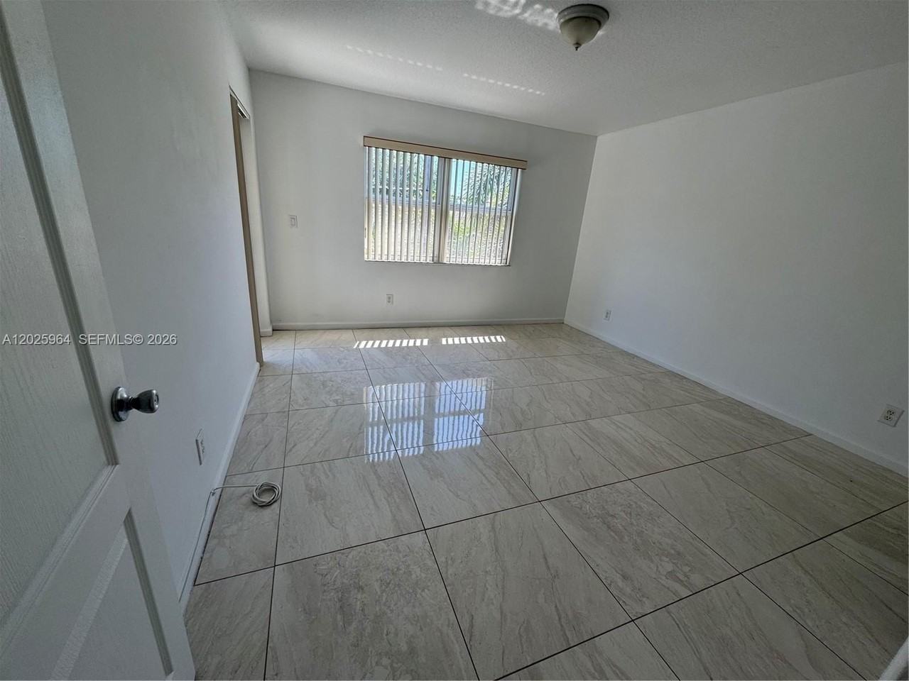 718 Ne 4th Ct #718 - Photo 4 of 11