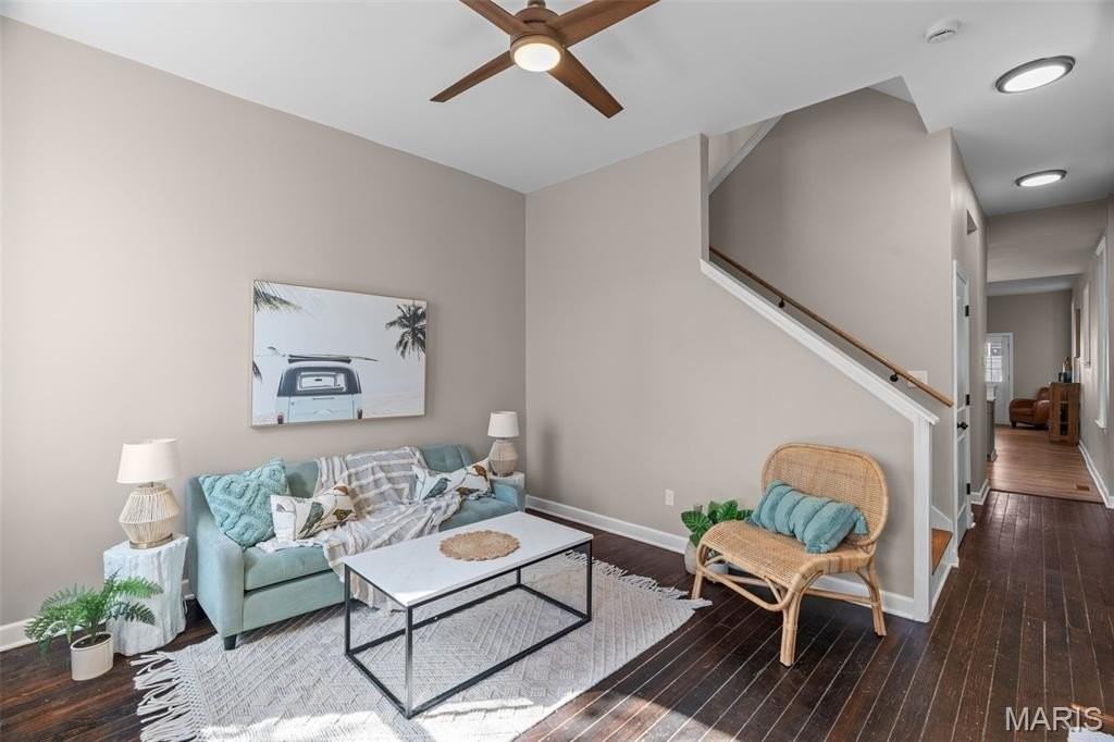 2253 Indiana Ave - Photo 3 of 50