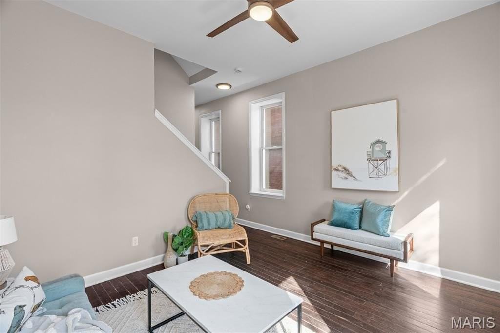 2253 Indiana Ave - Photo 4 of 50