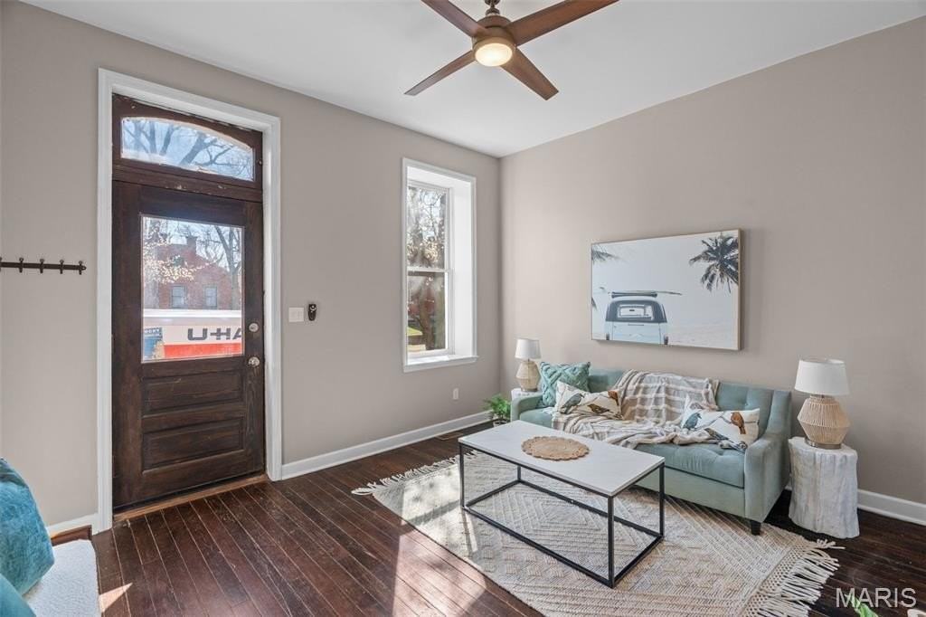 2253 Indiana Ave - Photo 6 of 50