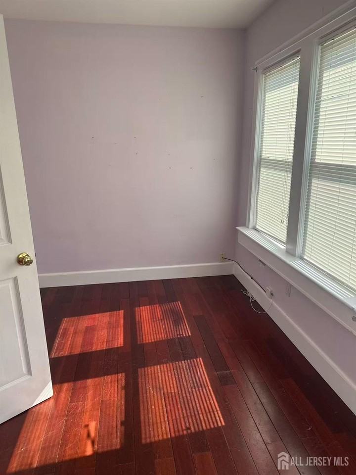 122 S Lincoln Ave - Photo 2 of 7