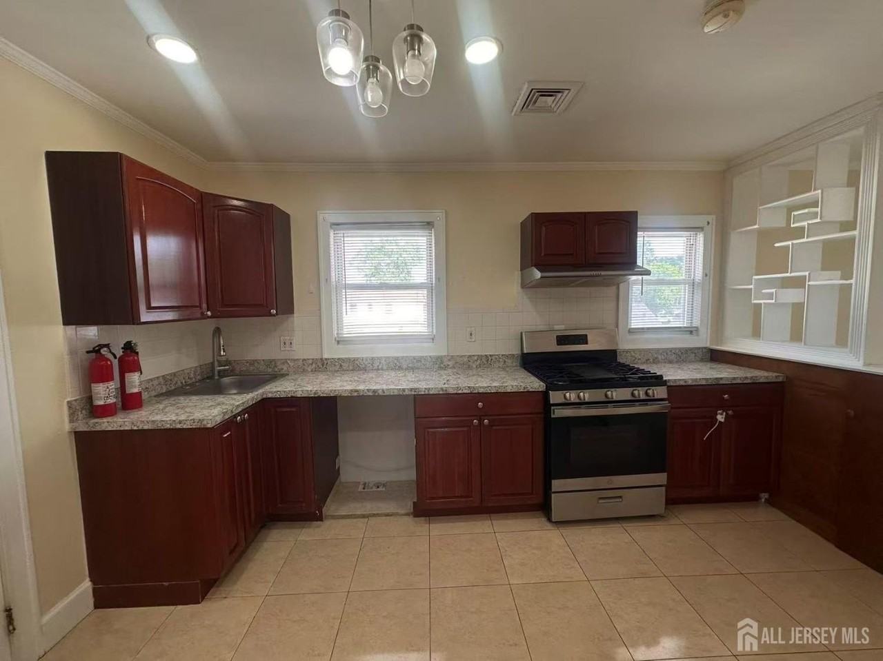 122 S Lincoln Ave - Photo 3 of 7